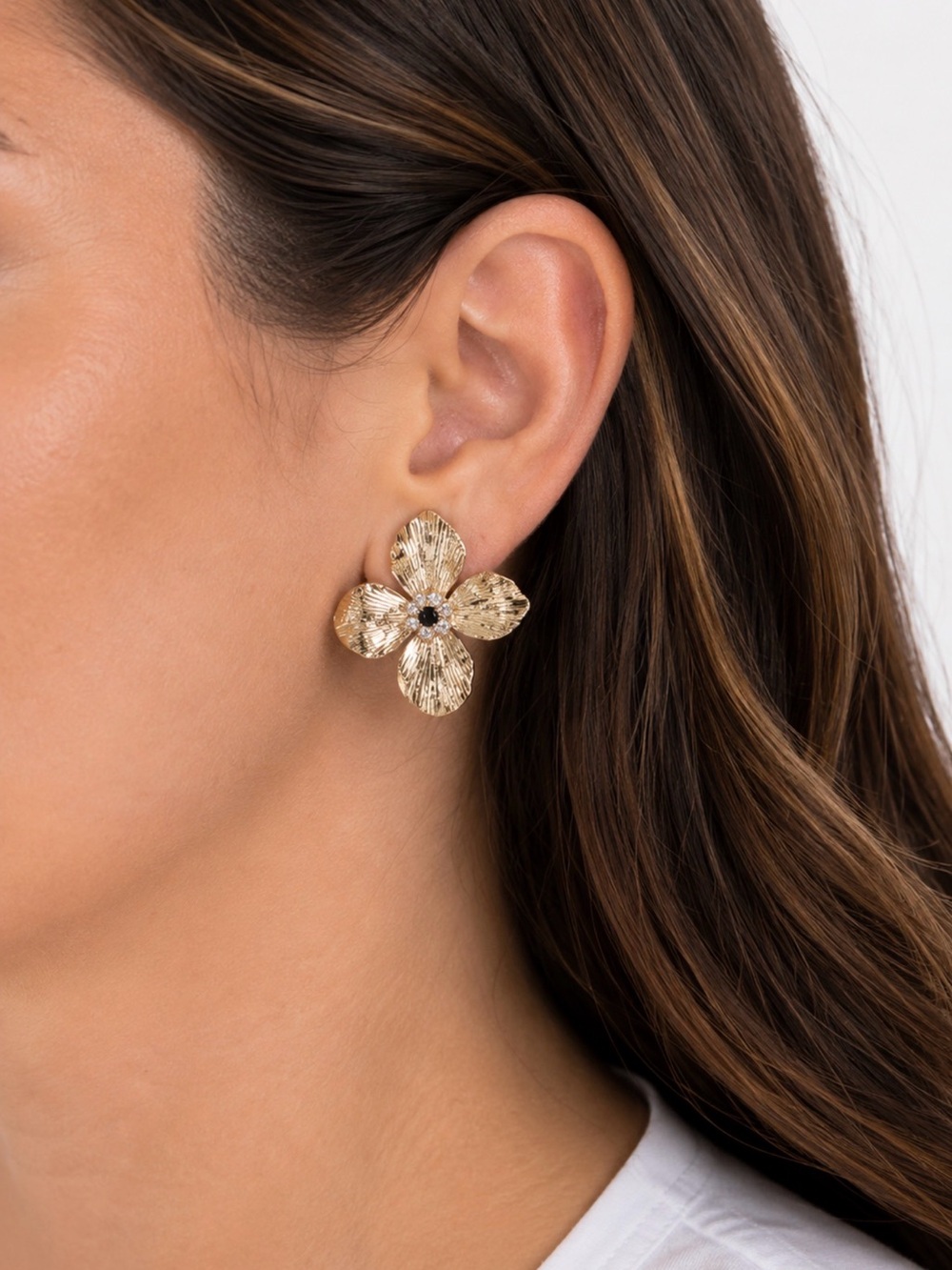 NWT Gold four leaf flower statement earring